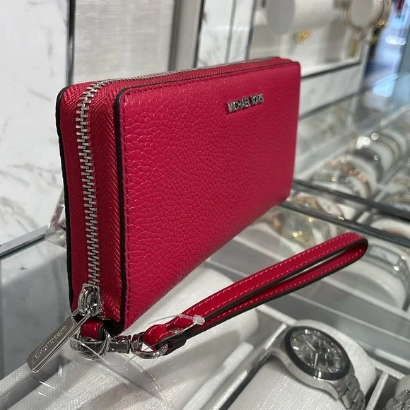 MICHAEL KORS Large Pebbled Leather Continental Wallet Phone Holder Wristlet 
NWT - Picture 13 of 16